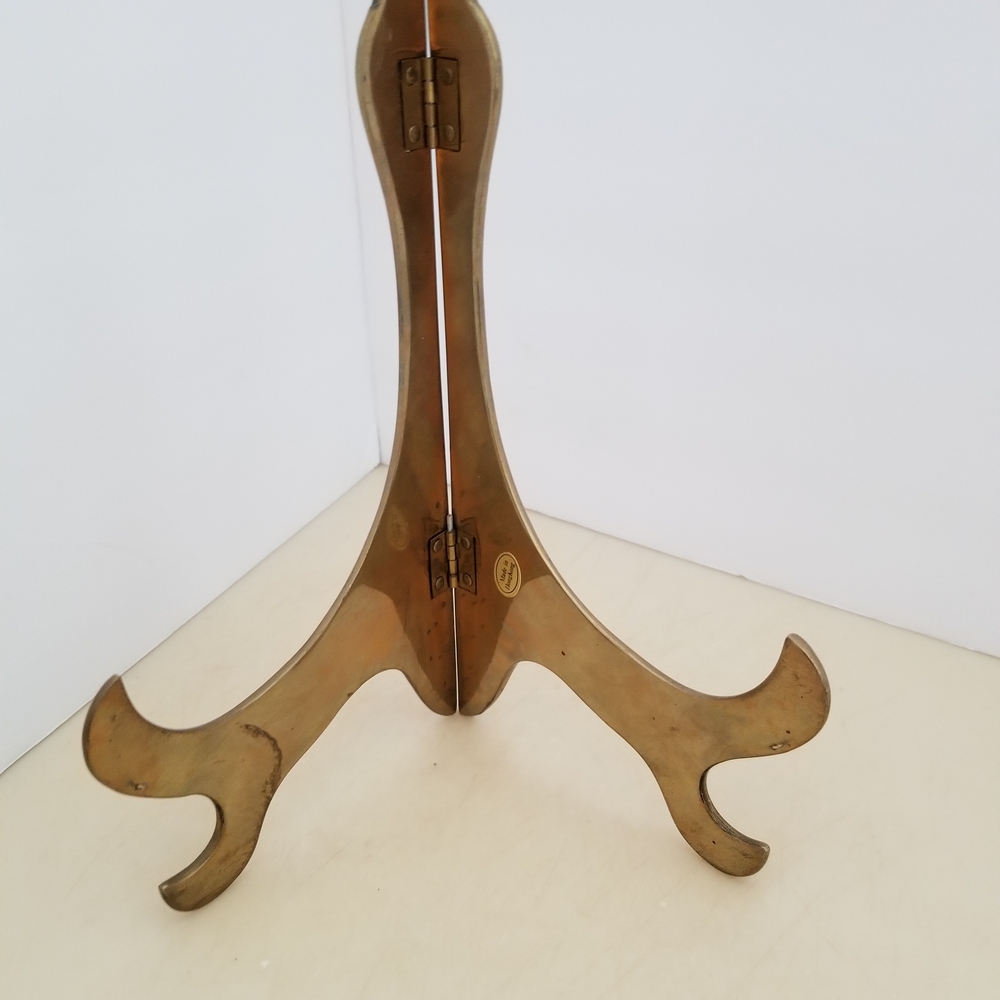 Elegant Gold Picture Frame Stand
